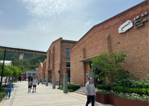 信钰证券 来京西古村邂逅春天！金隅琉璃文创园成微度假胜地